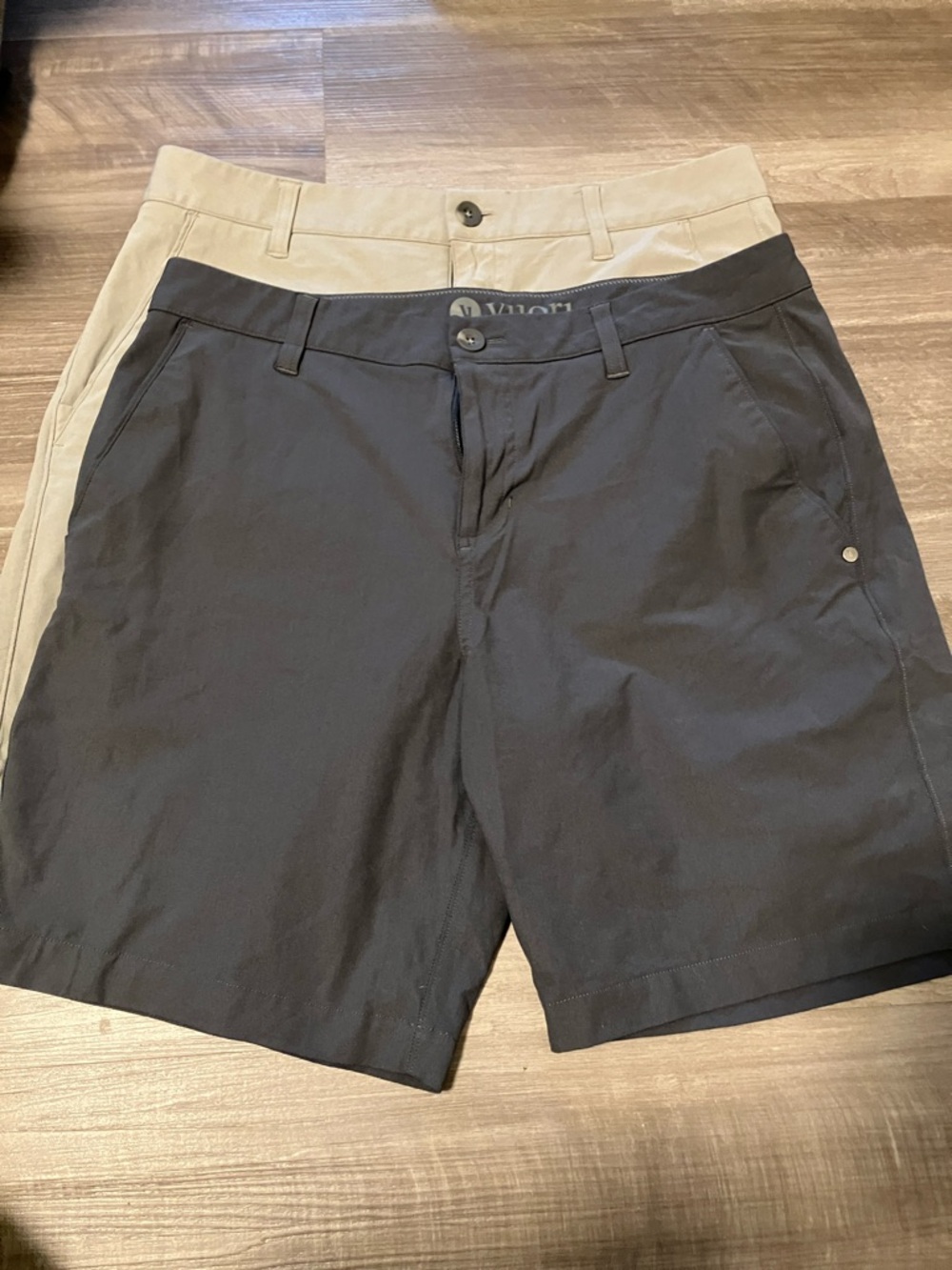 LOT 2 Vuori Meta Shorts Mens 32 Gray Performance Stretch Golf Casual V379